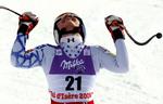 Lindsey Vonn jubler efter sejren i styrtløbet. I slalom og storslalom senere i denne uge har amerikaneren også tænkt sig at være med i kampen om guldet. 