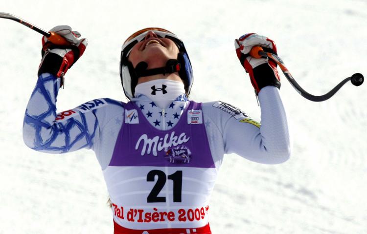 Lindsey Vonn jubler efter sejren i styrtløbet. I slalom og storslalom senere i denne uge har amerikaneren også tænkt sig at være med i kampen om guldet. 