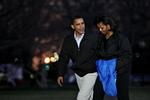 Barack og Michelle Obama er netop vendt hjem fra en weekend i præsidentens ferieresidens i Camp David til forventninger om, at krisepakken godkendes i løbet af denne uge. 