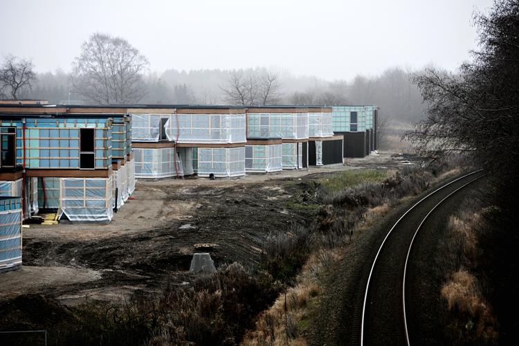 The government's Wise Men are suggesting that the ceiling on local council construction and works should be lifted in order to kick-start the economy. 