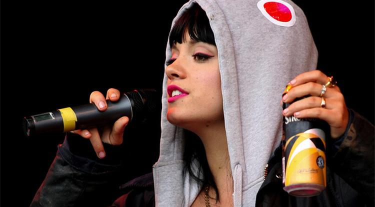 Den 23-årige dramaqueen Lily Allen kommer på årets Roskilde Festival. 