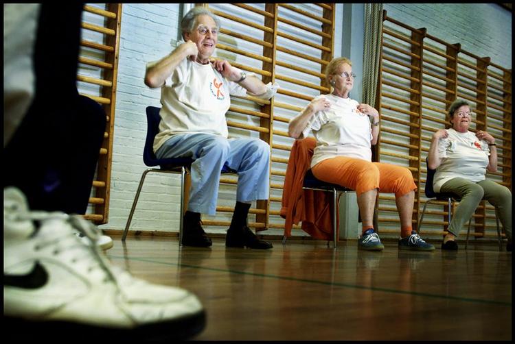 Det er nok ikke så slemt at blive gammel, hvis man holder sig i gang. Men mange danskere frygter alderdommen. Arkivfoto. 