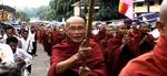 I 'Burma VJ' følger seeren 27-årige Joshua, der står i spidsen for en lille gruppe reportere, som med handicams dokumenterer, at militærjuntaen i Burma slår benhårdt ned på enhver form for opstand. Foto fra filmen 