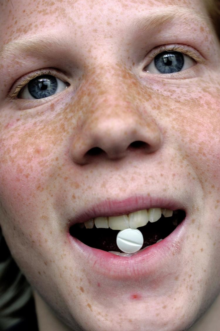 Familien Danmark har droppet mange af smøgerne og skåret ned på fedt og sprut. Alligevel spiser 40 procent af de voksne regelmæssigt medicin. 