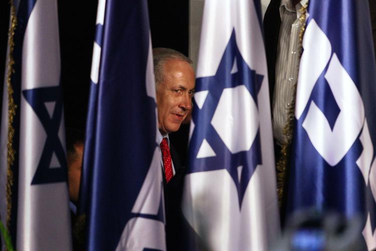 Lederen af Likud-partiet, Benjamin Netanyahu, har størst chance for at danne regering. 