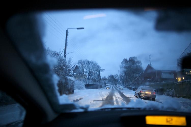 Mange vågnede op til sne. Her er det en hvid villavej i Brønshøj i København. 