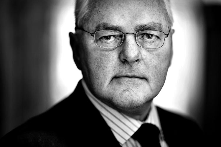 Tidligere chef i Politiets Efterretningstjeneste mener at terrorloven gør 3 millioner almindelige bankkunder til mistænkelige højrisikokunder. Hvad mener du? 