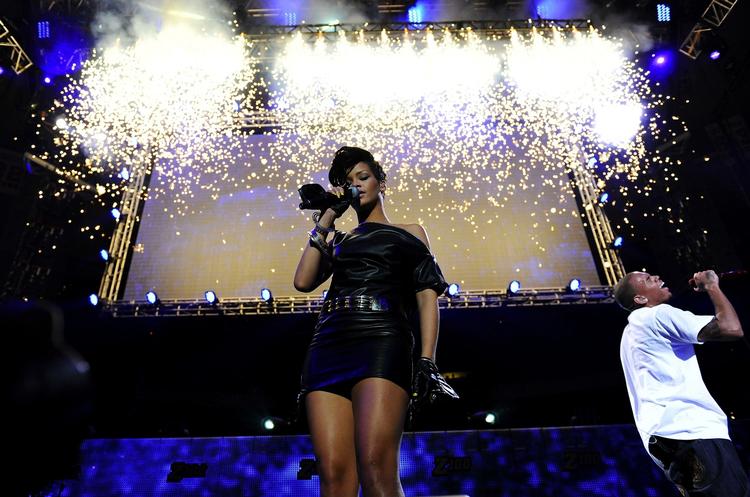 Barbados-fødte Rihanna og Chris Brown på scenen sammen i Madison Square Garden i december. 