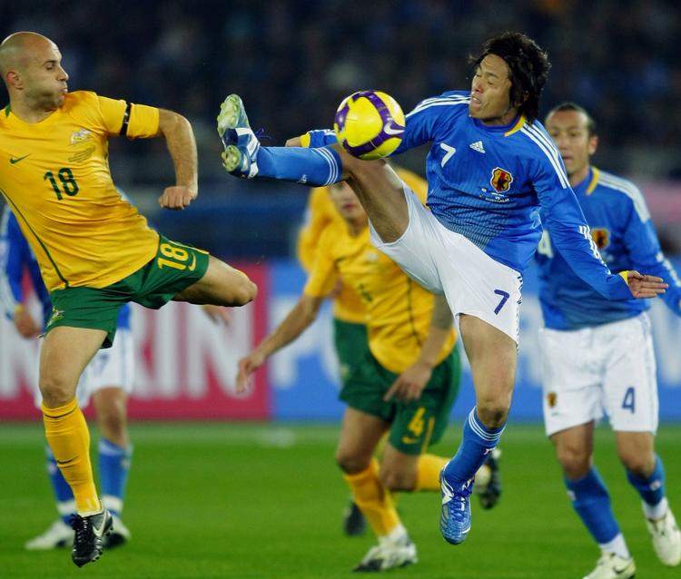 Onsdagens omfattende fodboldprogram startede i Yokohama, hvor Japan og Australien spillede 0-0 i en VM-kvalifikationskamp. 