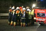 Det har taget timer at rydde op efter en væltet ladvogn, der spildte tusindvis af ætsende væske på Hillerødmotorvejen. 