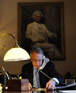 Senatets majoritetsleder Harry Reid siger, at parterne har »slået bro« over deres uenigheder om krisepakken. 