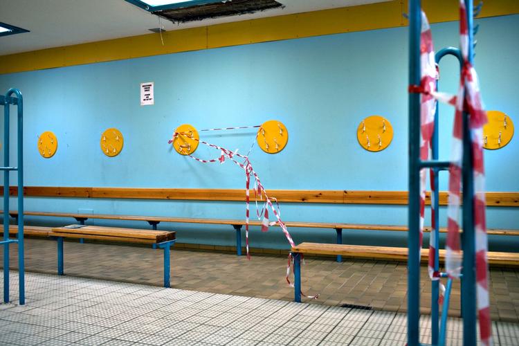 Nedslidte skoler kunne være blevet renoveret, hvis kommunerne havde brugt hele deres økonomiske frihed sidste år. Billedet er fra Kirsebærhavens Skole i Valby, der i 2007 blev blokeret af elever, der var vrede over nedslidningen. 