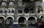 Blandt andet det fornemme Taj Mahal-hotel i Mumbai var mål for de 10 terrorister, der i november stormere flere steder og skød vildt om sig. 