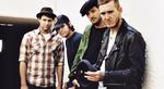 Ærmerne er oprullede, der er oliepletter på de slidte jeans og vejstøv i ansigtsfugerne, når New Jersey-kvartetten The Gaslight Anthem tager fat i et hæsblæsende tempo. 