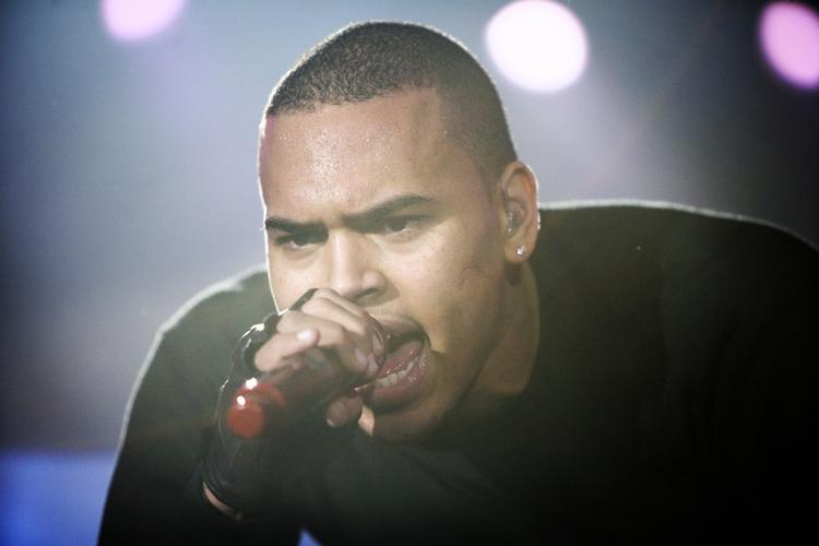 Teenagefænomenet Chris Brown besøgte København for to uger siden og gav en koncert i Forum København, som Politikens anmelder bl.a. betegnede som 'lidt for hundehvalpet'. 