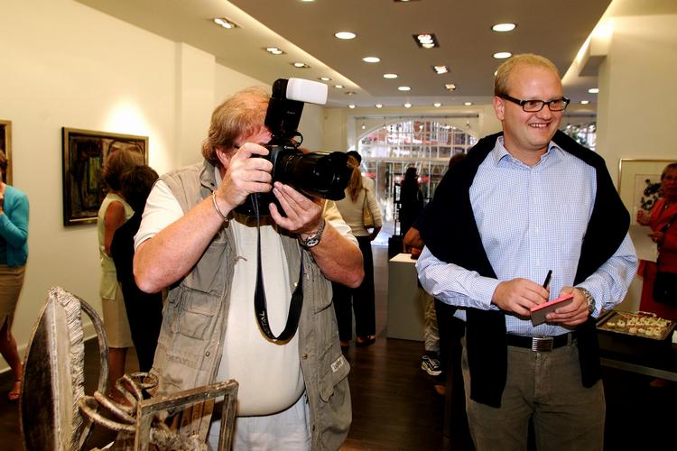 Journalist Peer Kaae (th) her på job for Se og Hør. De ansatte på bladet har fået forbud mod at tale med  pressen om Kaaes omdiskuterede bog 'I Sandhedens Tjeneste'. 