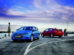 Honda Insight har en praktisk bagklap og et pænt stort bagagerum. I kabinen kniber det mere med pladsen. Foto: Honda 