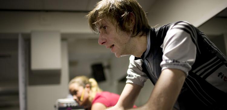 DJ Caine sveder i indiefolkets tjeneste. På fredag starter første omgang indiespinning. 