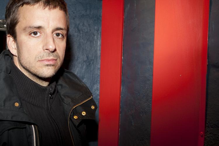 André Babikian er aktuel i rollen som Jonas Goldschmidt i tv-serien Livvagterne, der bliver vist hver søndag på DR 1. 