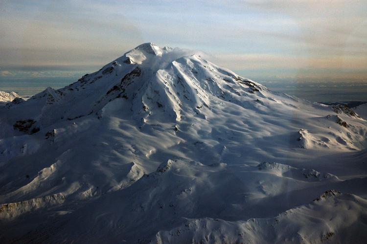 Vulkanen Mt. Redoubt i det sydlige Alaska bliver stadig overvåget af seimologer. 