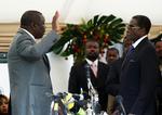 Tsvangirai blev taget i ed som premierminister af præsident Robert Mugabe onsdag. I dag skulle hans ministre have aflagt deres ed. 