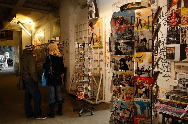 Foto fra et af ateliererne i Tacheles-bygningen. 