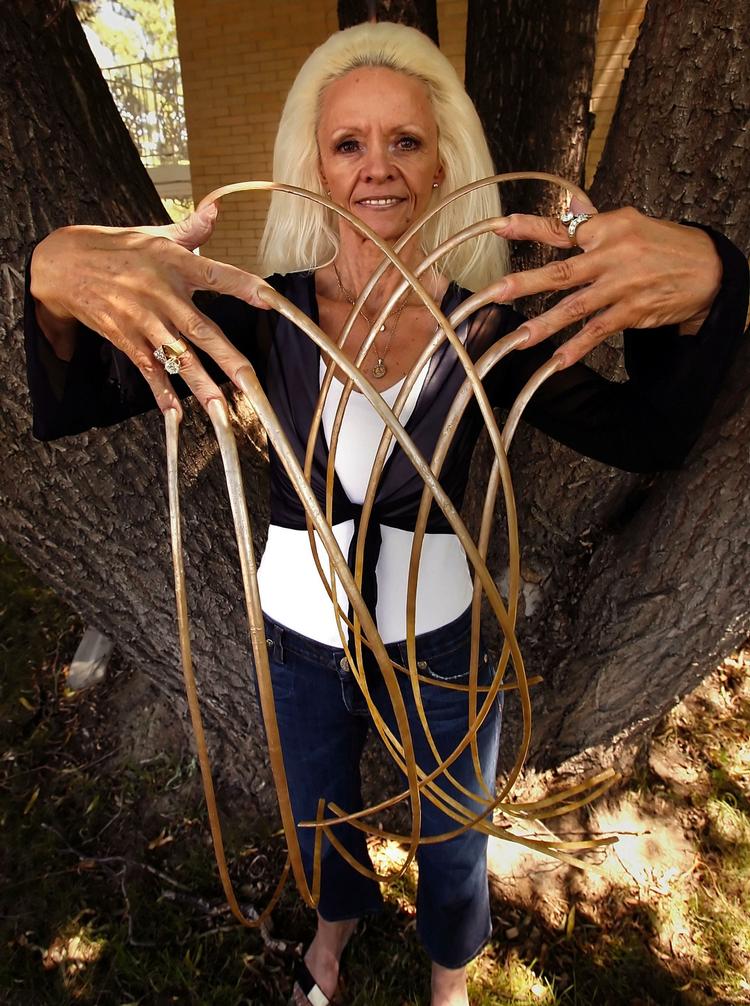 Verdens længste negle er knækket i en bilulykke. Arkivfoto. 