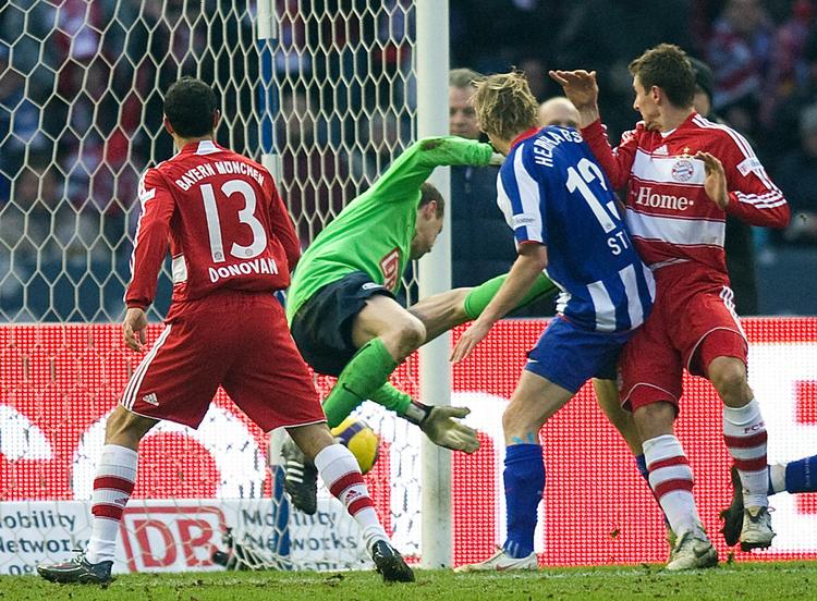 Klumpspil førte til Bayern Münchens udligning. Men det var ikke nok mod Hertha Berlin. 