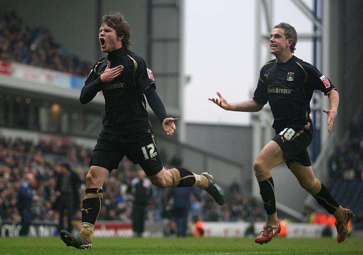 Coventrys Aron Gunnarsson fejrer sin scoring til 1-1 mod Blackburn. 