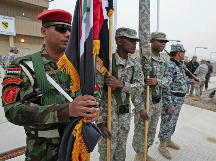 Den amerikanske hær venter, at nye rekrutter med udenlandske baggrund kan blive til gavn i de lande, hvor USA er til stede militært. Fotoet er fra en amerikansk-irakisk parade i Bagdad i denne uge. Arkivfoto. 
