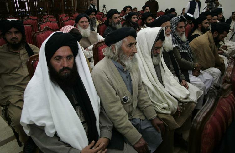 Forhandlinger mellem den pakistanske regering og Taleban har resulteret i en genindførelse af sharia-lov i det nordlige Pakistan. 