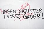 Århus varmer op til mandag aftens debatmøde imellem nazistpartiet DNSB og VU i Venstre Ungdoms lokaler i Rosenkrantzgade. Her er det graffiti på en mur imellem Park Allé og Rådhusparken. 