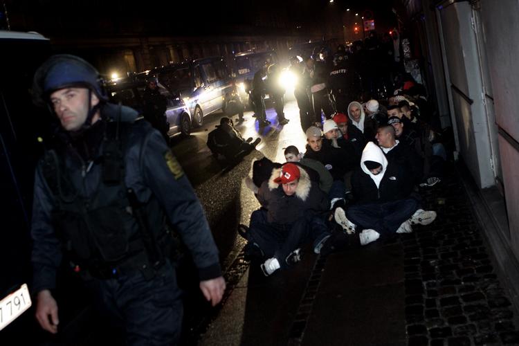 Omkring 100 demonstranter blev anholdt i Stormgade 13. januar. 