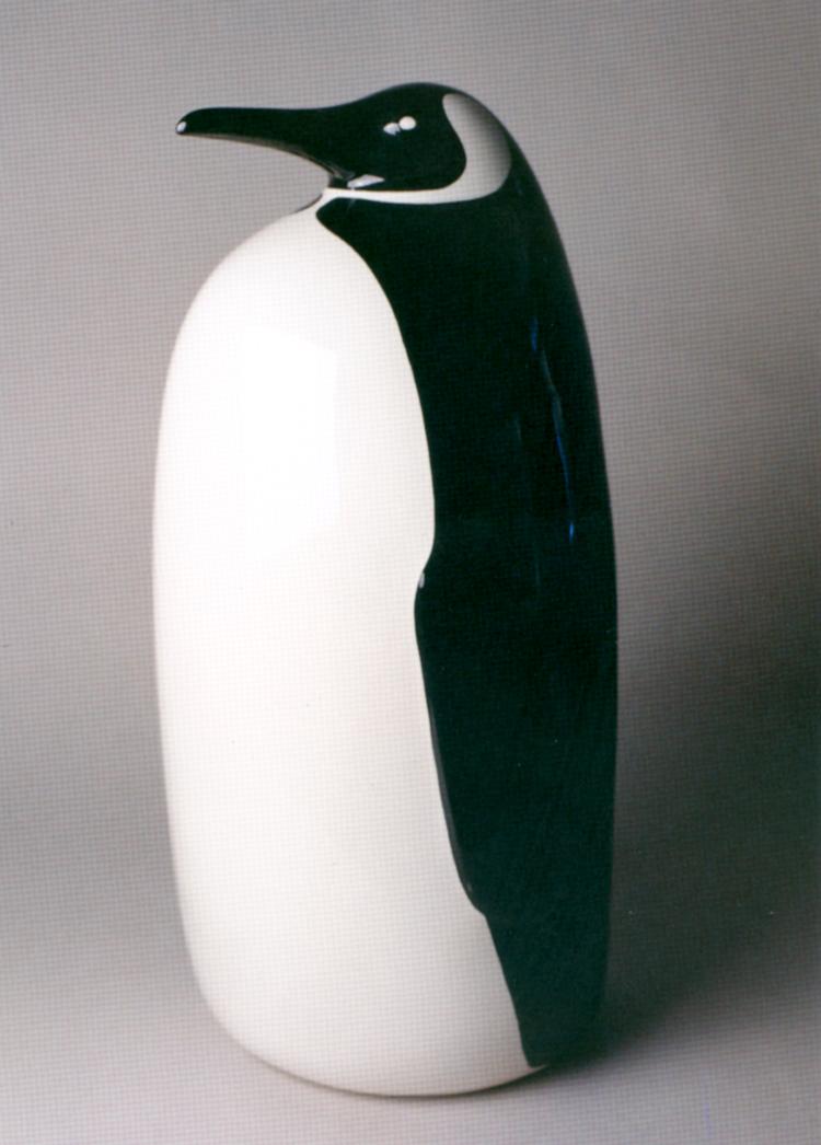 Pingvin (44 cm) af skulptøren Palle Bruun 1966. Fra privat samling. Foto fra bogen 