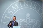 »Det er min hensigt at blive som statsminister i Danmark, så længe vælgerne ønsker det«, sagde Fogh på sit pressemøde i dag. 