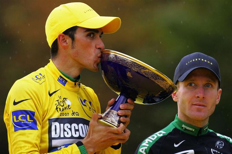 Alberto Contador overvejer at satse på OL i Vueltaen, hvis han udelukkes fra Tour de France. 