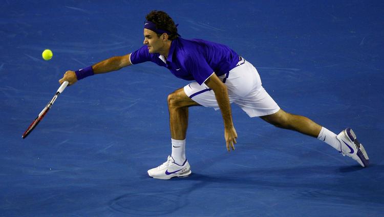 Roger Federer bruger de kommende fire uger på at genoptræne sin ryg. Arkivfoto. 