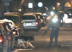 Politi med hunde undersøger Korsgade på Indre Nørrebro. 