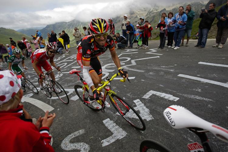 Alejandro Valverde på vej mod målet på 10. etape af Tour de France i 2008. Arkivfoto. 
