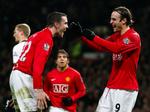 Manchester United's Dimitar Berbatov (th), jubler efter scoring med holdkammerat John O'Shea i kampen mod Fulham. 