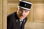 'The Pink Panther 2' har et mikroskopisk plot og 'perlerækken' af skuespillere ser forståeligt nok ud til at småkede sig undervejs. 
