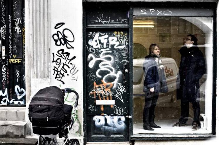 Heidi Hove Pedersen og Jesper Carlsen er to af de otte kunstnere bag det kunstnerdrevne galleri Koh-i-noor, der ligger i et gammelt butikslokale. Foto: Tobias Selnæs Markussen 