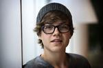 15-årige Lucas har allerede mærket berømmelsens bagside. 