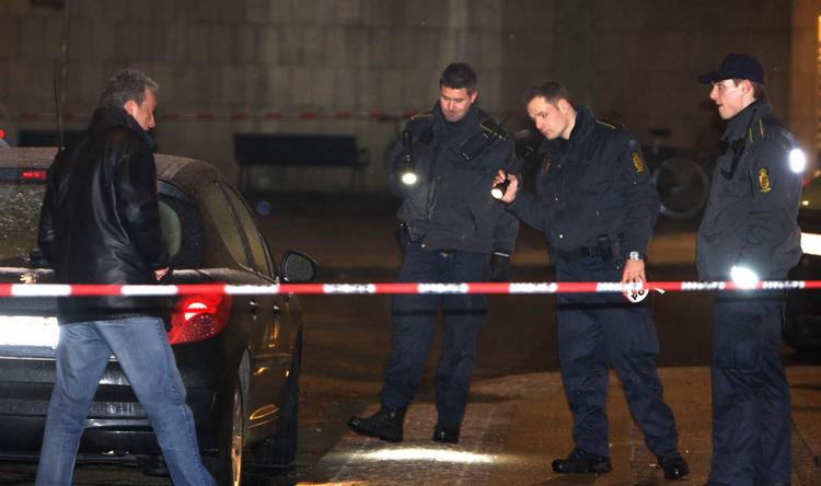 De seneste dages skyderier i København - her fra Forum i København, hvor der blev skudt efter en bil - får Ritt Bjerregaard til at foreslå, at man indfører flere zoner, hvor nattekørsel forbydes. 