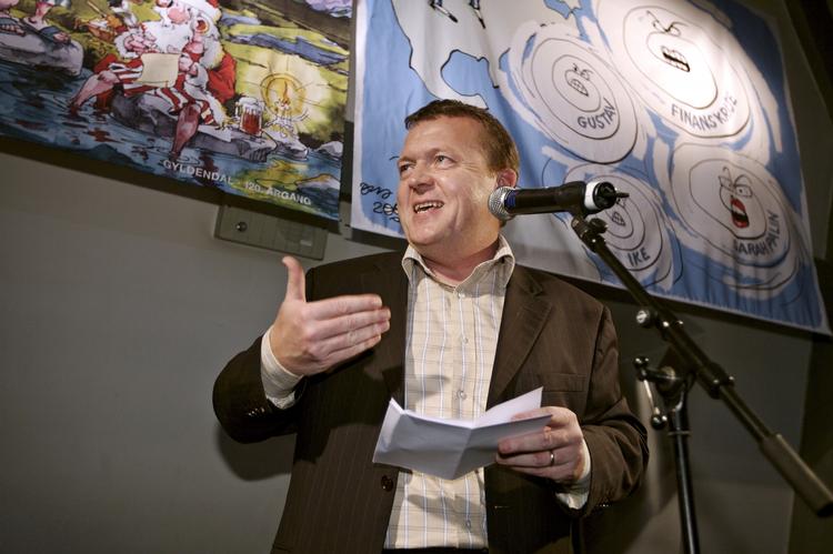 Finance Minister Lars Løkke Rasmussen appears to be gearing up for the premiership, according to Ekstra Bladet. He's ordered 10 news shirts and suits, the paper says. Archive photo. 