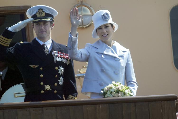 Med udnævnelsen til løjtnant i hjemmeværnet følger Kronprinsesse Mary traditionerne i Kongehuset. 