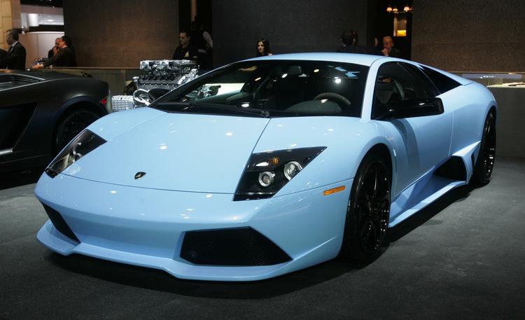 Lamborghinis biler er lynhurtige, men de kan alligevel ikke køre fra krisen. 