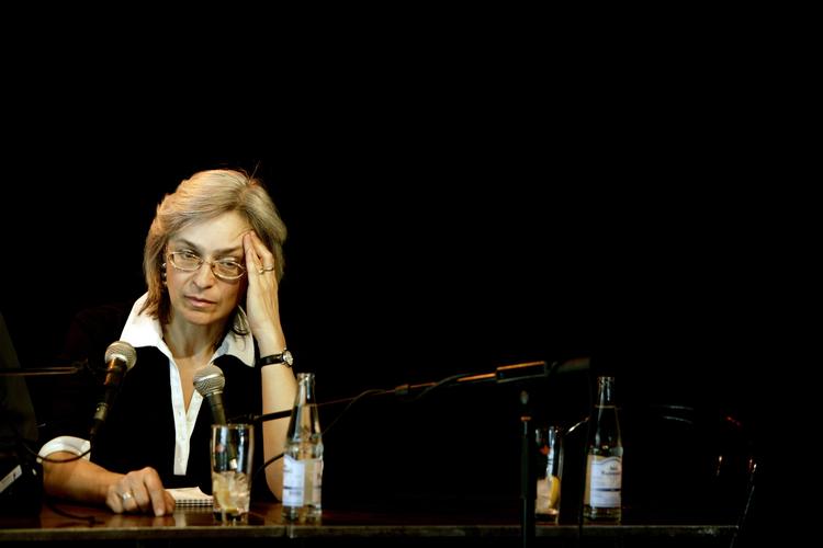 Journalisten Anna Politkovskaja blev myrdet i en beboelsesejendom i Moskva. 