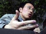 Hu Jia er en af de kinesiske systemkritere, der har fået hjælp fra det advokatfirma, som myndighederne nu lukker. Arkivfoto 
