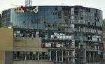 En helikopter fra det baskiske politi inspicerer facaden på en tv-station i Bilbao, der blev smadret af en bilbombe 31. december 2008. Arkivfoto. 